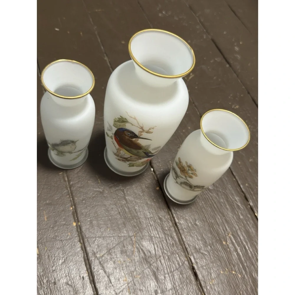 Enesco Vintage Porcelain Bud Vase White w/ Colorful Bird Design Set of 3‎ Japan